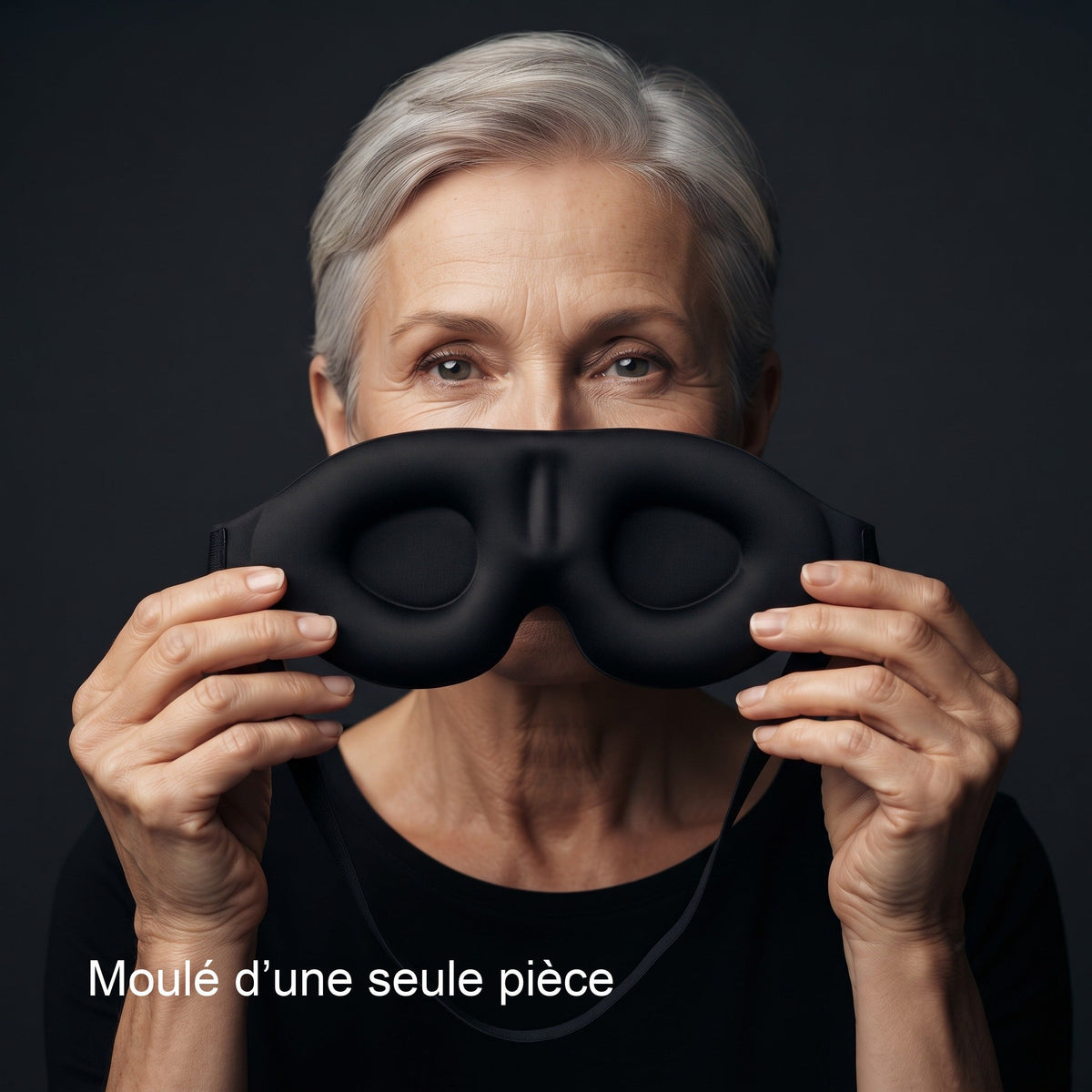 Masque de nuit 3D AerPack en main : moulé d'une seule pièce