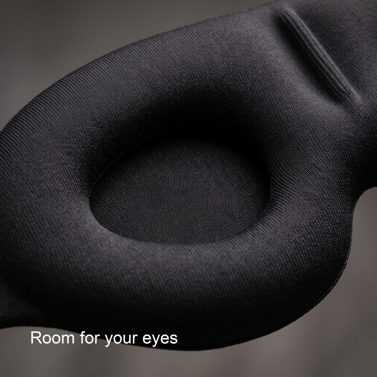 Close-up of a padded eye ring: room for your eyes