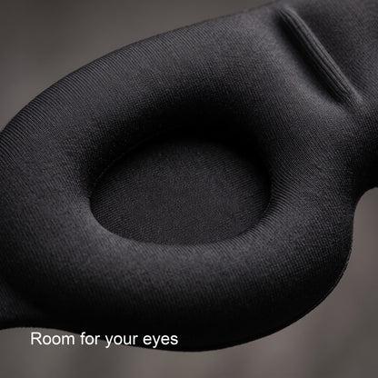Close-up of a padded eye ring: room for your eyes