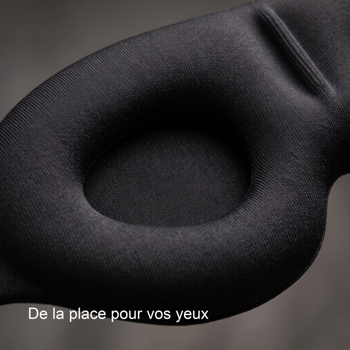 Gros plan d'un anneau rembourré : de la place pour vos yeux