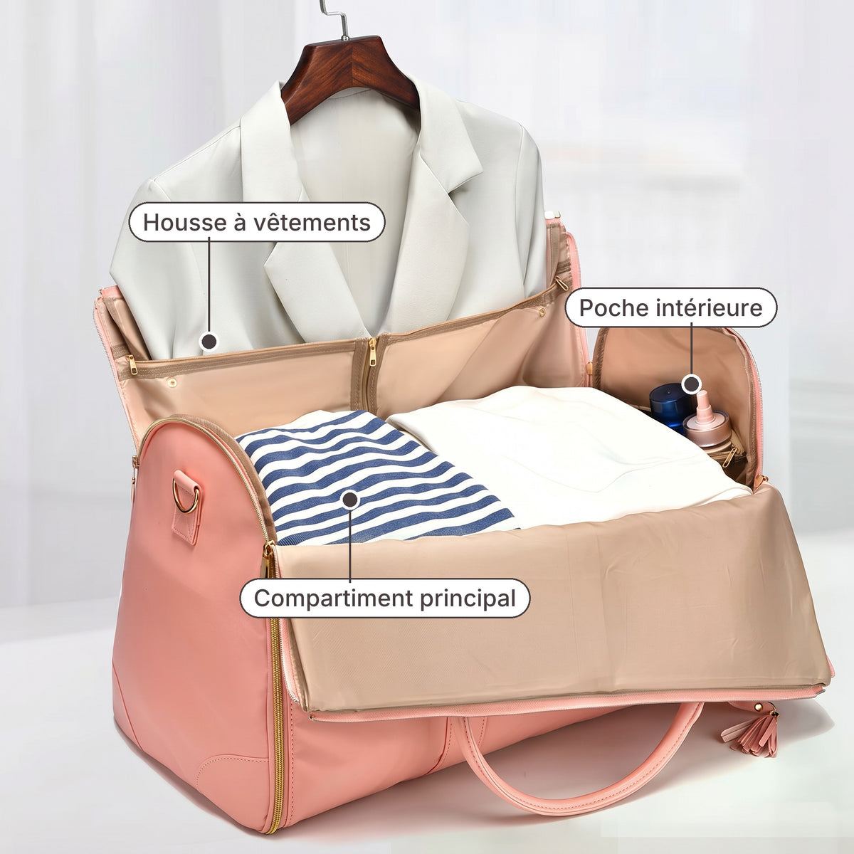 Sac weekender AerPack Rose ouvert : housse à vêtements, poche intérieure, compartiment principal