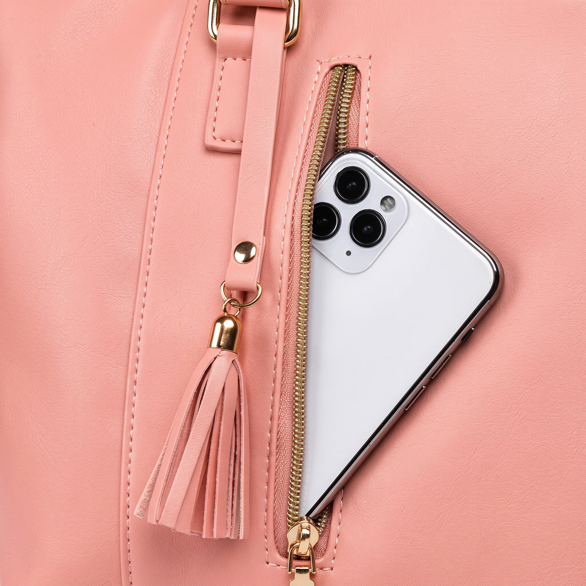 Sac weekender AerPack, coloris Rose, poche avant zippée et pompon